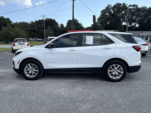Used 2024 Chevrolet Equinox LS FWD image 2