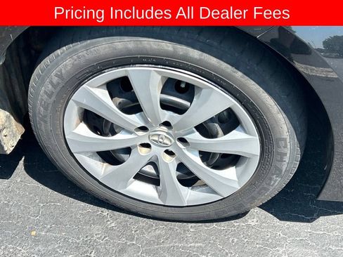 Used 2020 Toyota Corolla LE FWD image 2