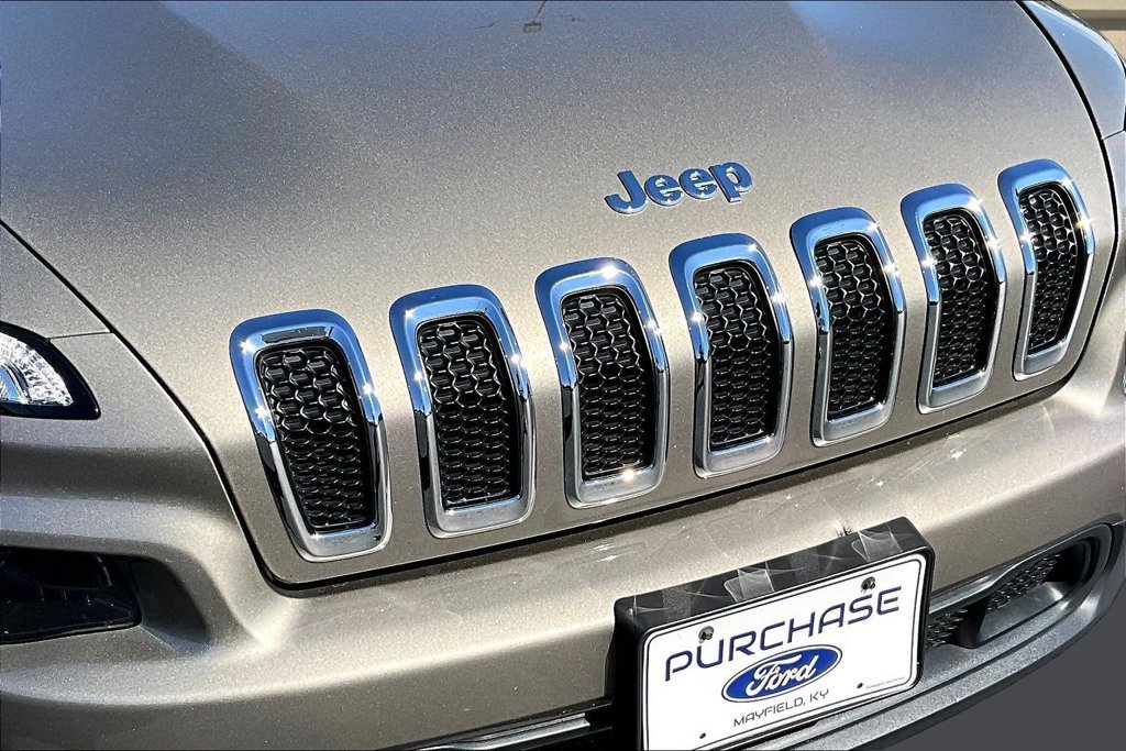 Used 2016 Jeep Cherokee Latitude w/ Comfort/Convenience Group FWD image 35