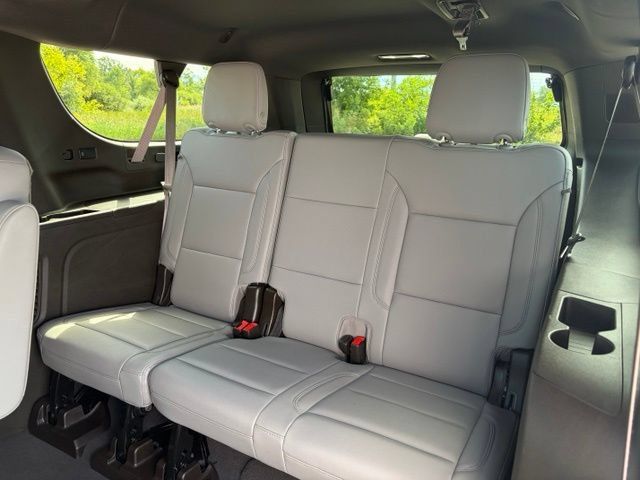 Used 2025 Chevrolet Suburban Z71 w/ Z71 Off-Road Package AWD/4WD image 13