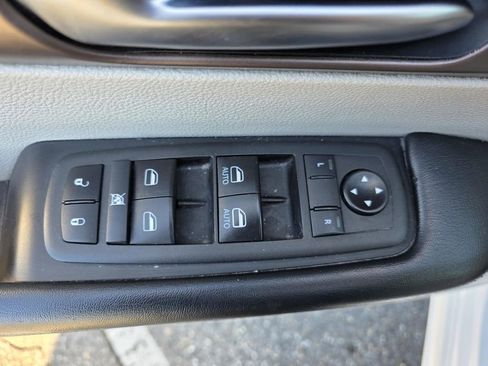 Used 2021 Chrysler Voyager Lxi image 13