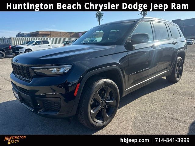 Used 2023 Jeep Grand Cherokee L Laredo RWD image 1