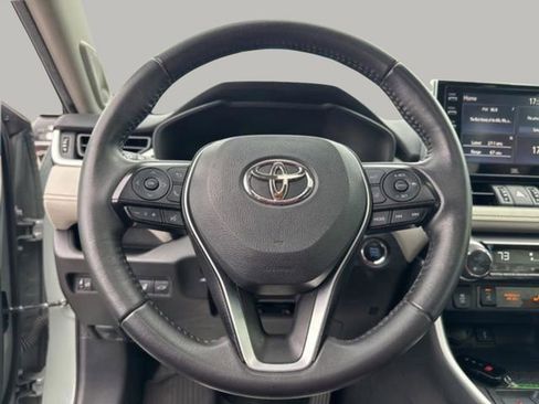 Used 2021 Toyota RAV4 XLE Premium FWD image 14