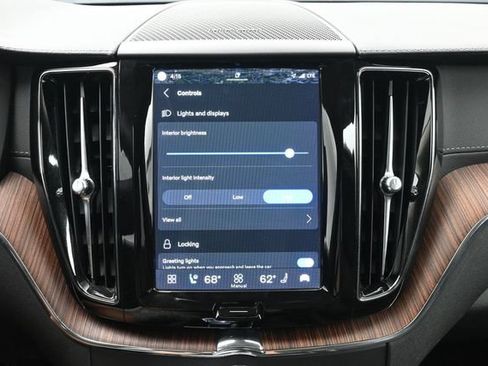 Used 2023 Volvo XC60 B5 Ultimate w/ Climate Package FWD image 18