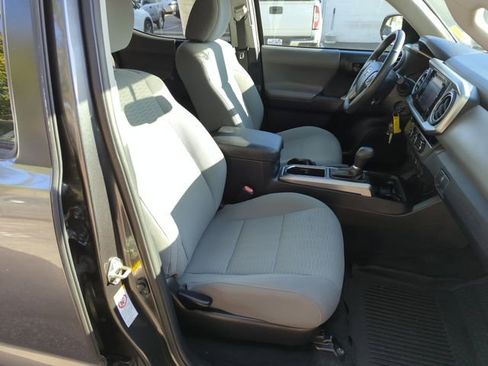 Used 2017 Toyota Tacoma SR5 w/ Tow Package image 33