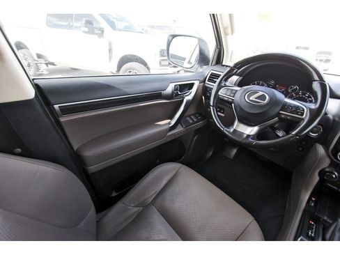 Used 2022 Lexus GX 460 Luxury w/ Off Road Package AWD/4WD image 15