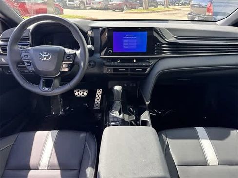 Used 2025 Toyota Camry SE image 19