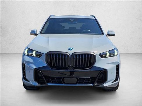 New 2026 BMW X5 xDrive50e image 6