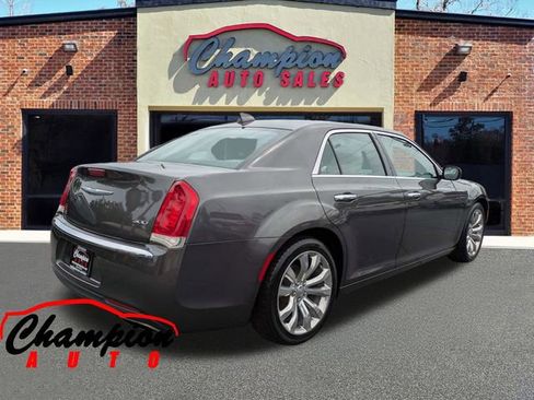 Used 2018 Chrysler 300 Limited RWD image 4