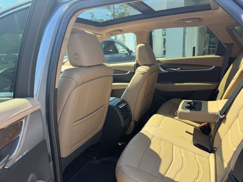 Used 2020 Cadillac XT5 Premium Luxury w/ Platinum Package AWD/4WD image 10