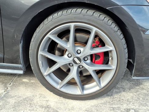 Used 2017 Volkswagen Golf S image 9