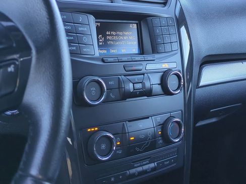 Used 2018 Ford Explorer XLT image 25