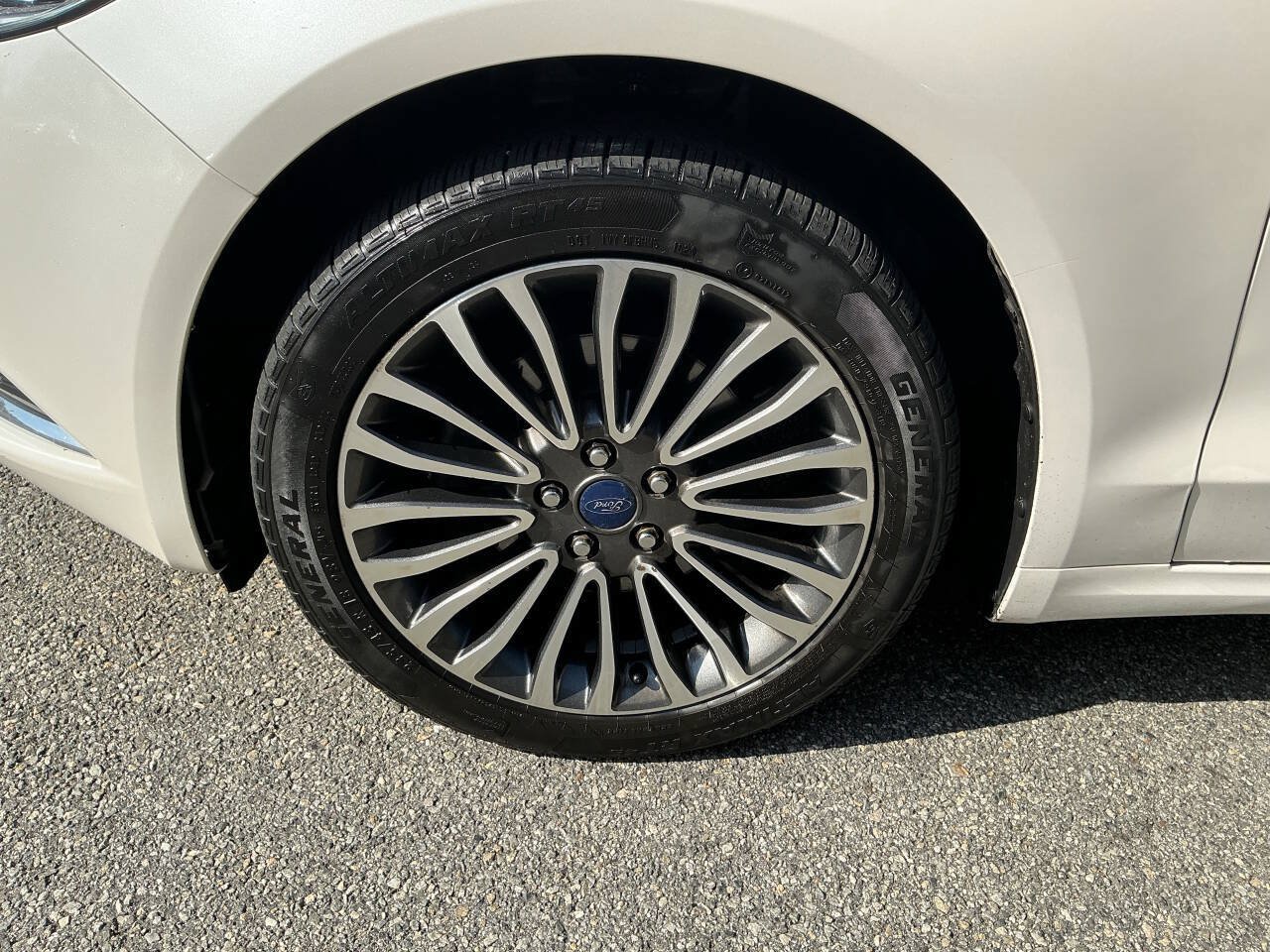 Used 2017 Ford Fusion SE w/ Fusion SE Technology Package FWD image 10