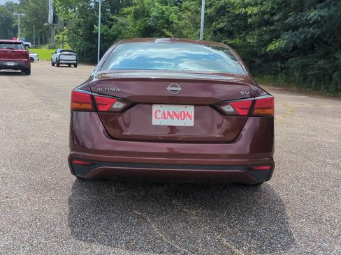 Used 2024 Nissan Altima 2.5 SV FWD image 6