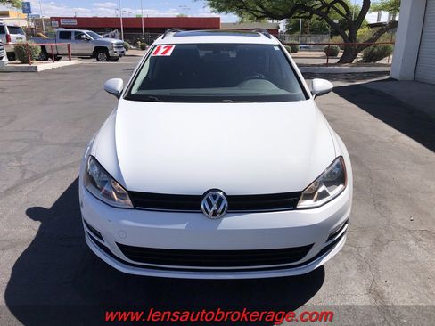 Used 2017 Volkswagen Golf SE FWD image 3