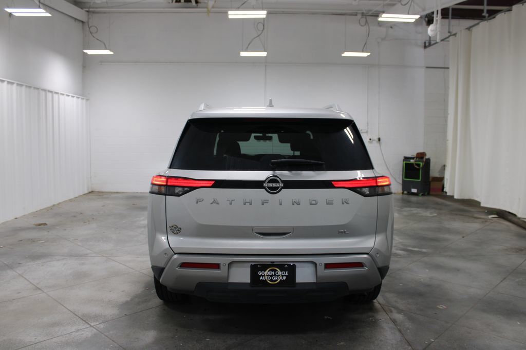 Used 2025 Nissan Pathfinder SL FWD image 8