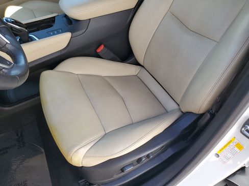 Used 2018 Cadillac XT5 Luxury w/ Driver Awareness Package image 22