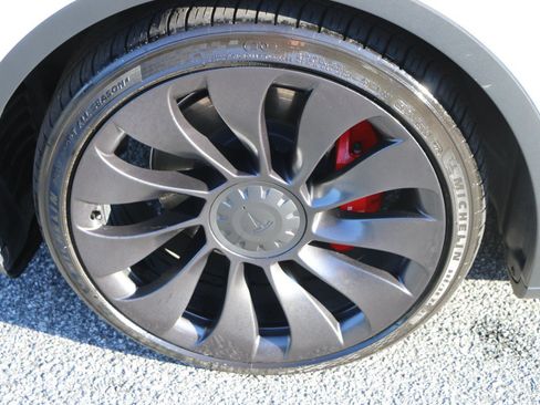 Used 2022 Tesla Model Y Performance AWD/4WD image 14