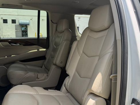 Used 2017 Cadillac Escalade ESV Premium Luxury AWD/4WD image 22