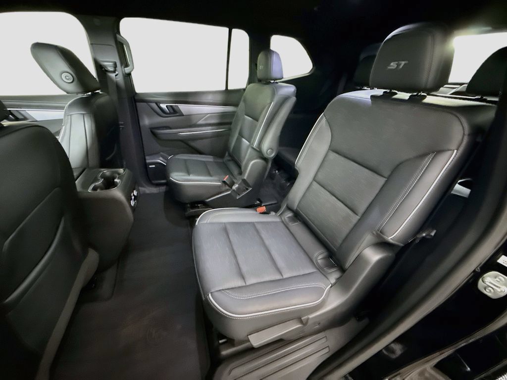 Used 2025 Buick Enclave Sport Touring w/ Power Package FWD image 24