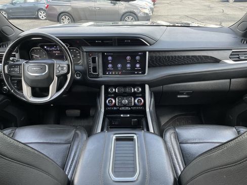 Used 2021 GMC Yukon XL Denali w/ Denali Premium Package AWD/4WD image 27