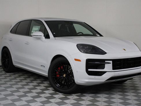 New 2026 Porsche Cayenne GTS image 9