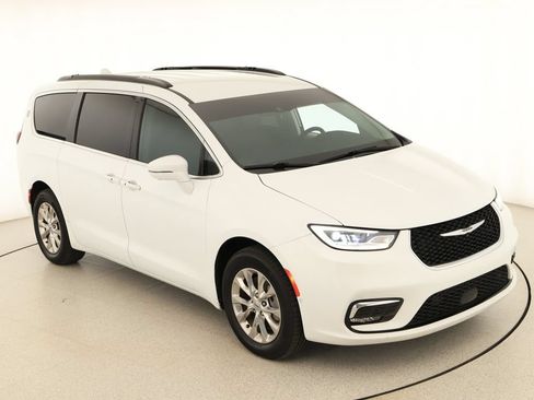 Used 2022 Chrysler Pacifica Touring-L w/ Uconnect Theater Family Group AWD/4WD image 36