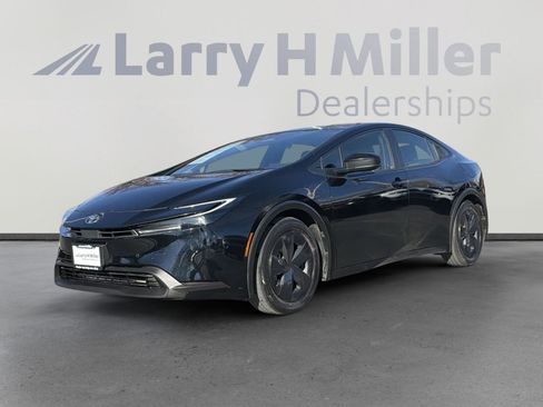 Used 2023 Toyota Prius LE image 1