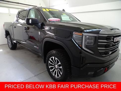 Used 2023 GMC Sierra 1500 AT4 w/ AT4 Preferred Package AWD/4WD image 1