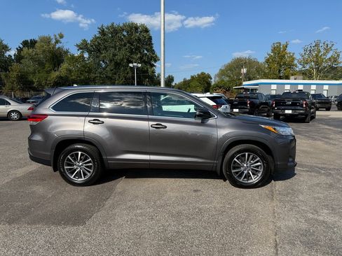 Used 2017 Toyota Highlander XLE image 10