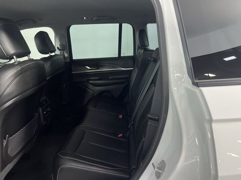 Used 2023 Jeep Grand Cherokee Limited w/ Black Appearance Package image 26