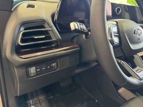 New 2026 Chevrolet Traverse Z71 w/ Enhanced Driving Package AWD/4WD image 11