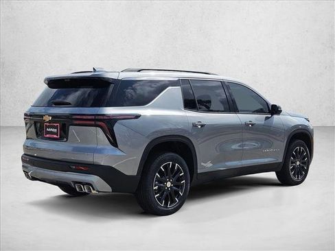 New 2026 Chevrolet Traverse LT w/ Sun and Wheel Package FWD image 2