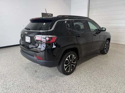 Used 2023 Jeep Compass Limited AWD/4WD image 3