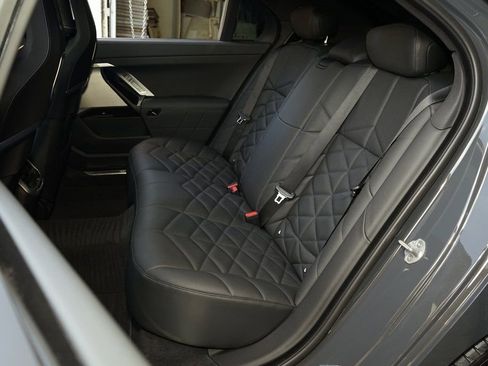 Used 2024 BMW 740i w/ Premium Package image 22