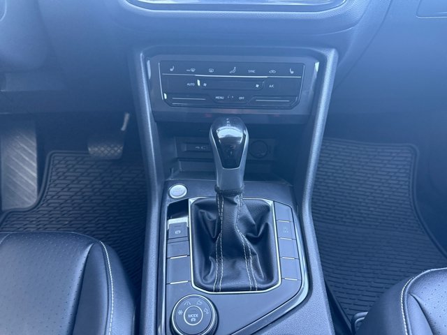 Used 2024 Volkswagen Tiguan SE AWD/4WD image 15