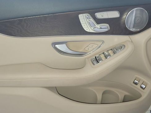 Used 2019 Mercedes-Benz GLC 350e 4MATIC image 10