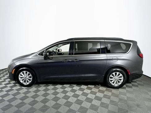 Used 2019 Chrysler Pacifica Touring Plus w/ Advanced Safetytec Group FWD image 4