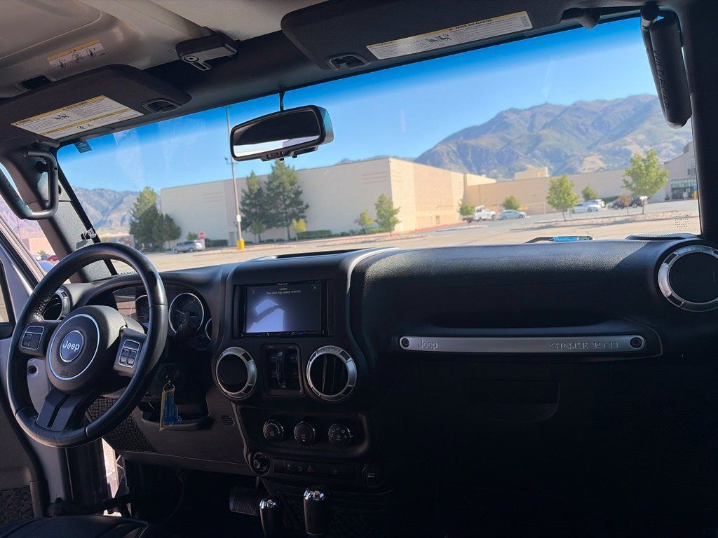 Used 2018 Jeep Wrangler Unlimited Sahara AWD/4WD image 21