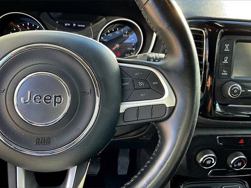 Used 2018 Jeep Compass Latitude image 16