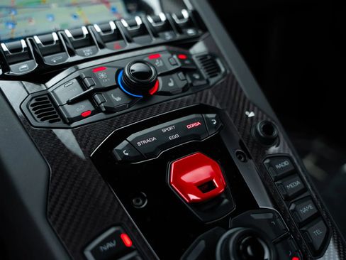 Used 2019 Lamborghini Aventador SVJ AWD/4WD image 50