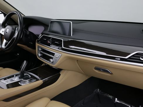 Used 2022 BMW 740i w/ Premium Package RWD image 47