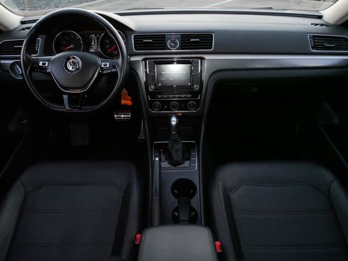 Used 2017 Volkswagen Passat 1.8T R-Line image 10