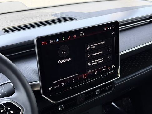 New 2025 Volkswagen ID. Buzz Pro S RWD image 16