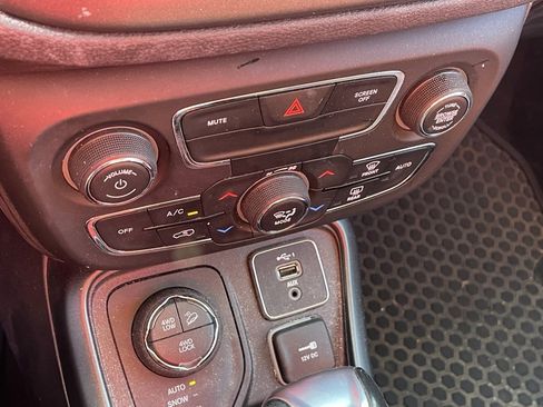 Used 2020 Jeep Compass Trailhawk image 6