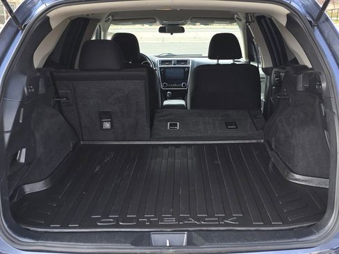 Used 2018 Subaru Outback 2.5i Premium image 11