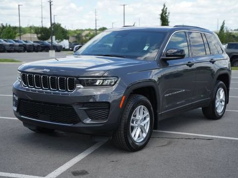 New 2026 Jeep Grand Cherokee Laredo w/ Trailer Tow Package AWD/4WD image 3