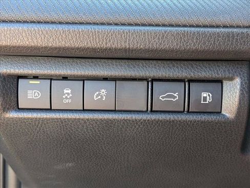 Used 2025 Toyota Camry SE image 10