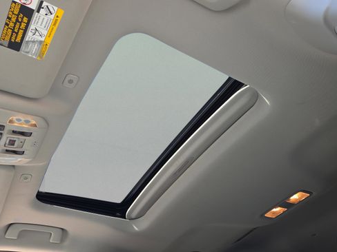 Used 2023 Toyota Highlander L image 22