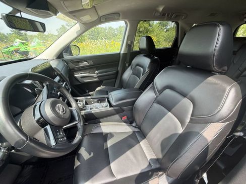 Certified 2023 Nissan Pathfinder SL w/ Black Appearance Package AWD/4WD image 13